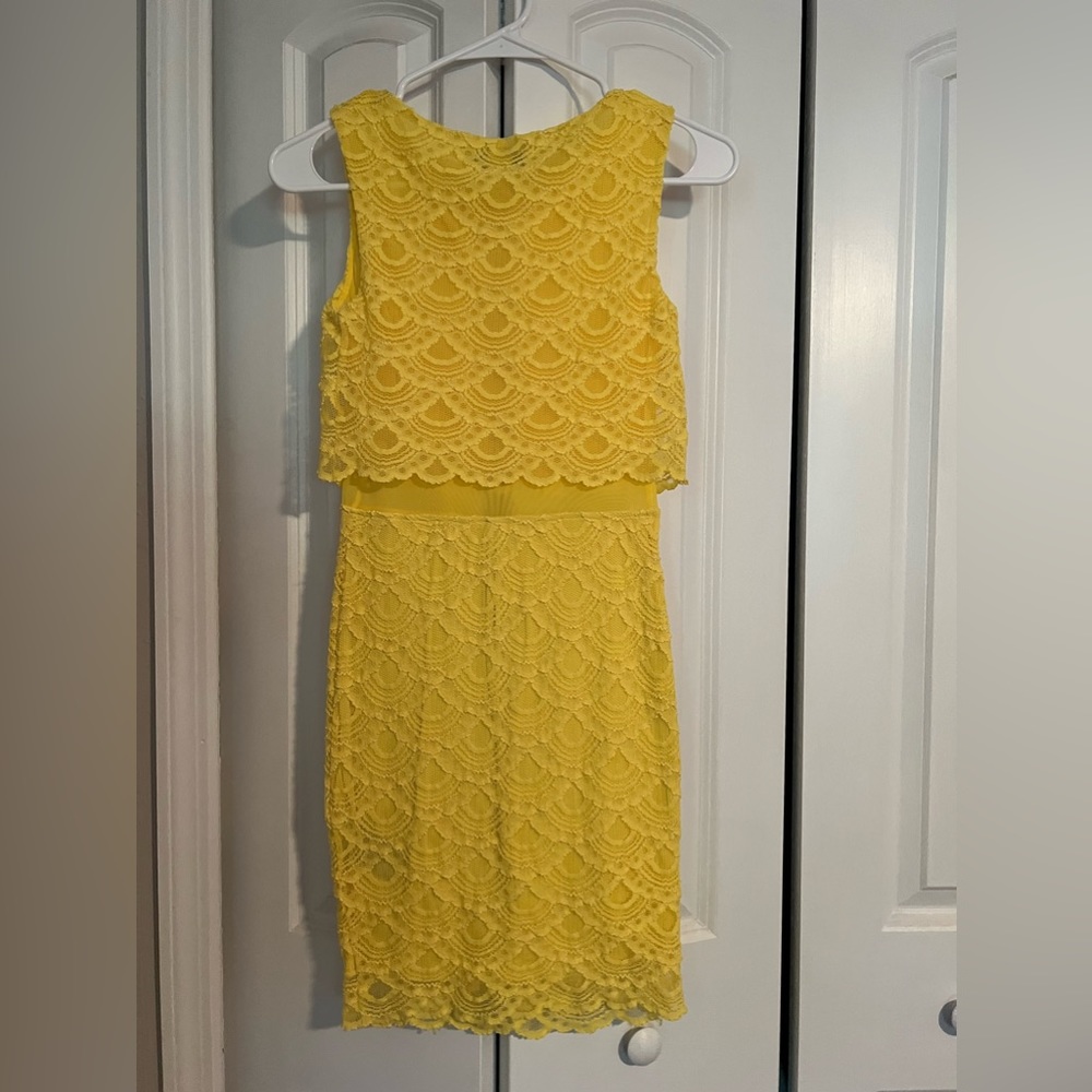 Bebe bodycon yellow lace dress